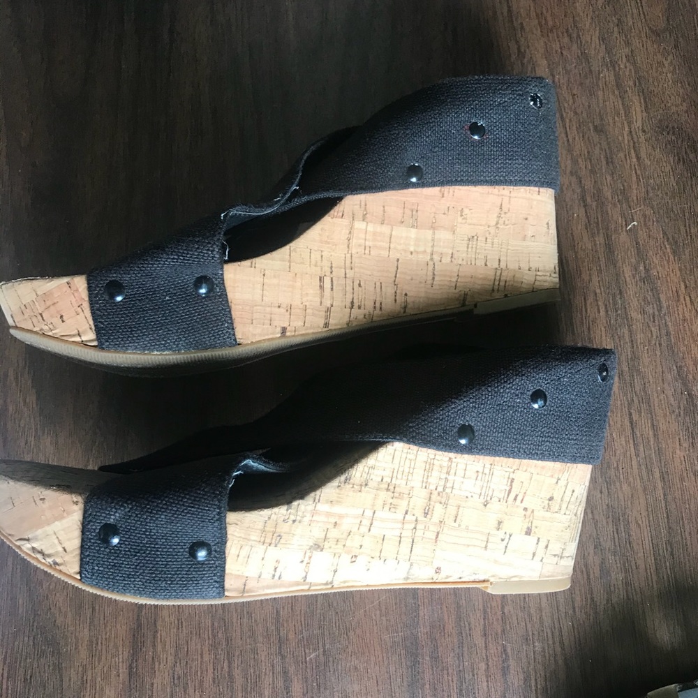 Shoes - Picture 2 of 3